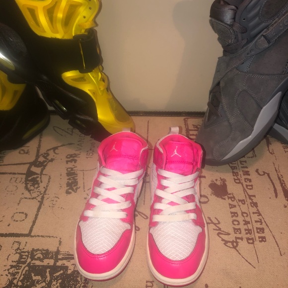jordan 1 hyper pink white